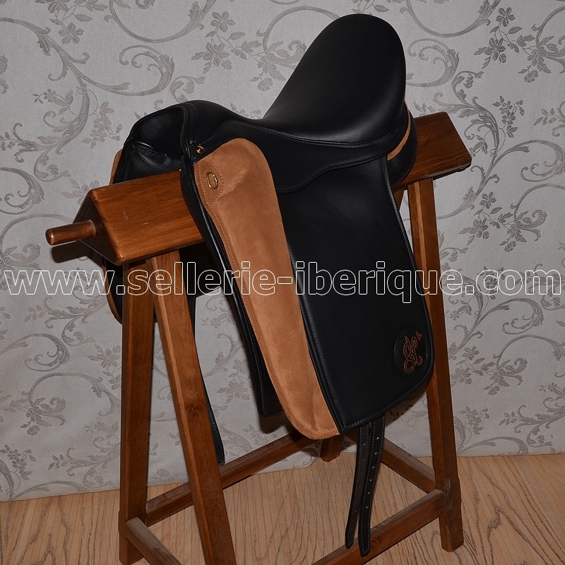 Housse de selle de dressage en cuir synthétique souple, imperméable et respirante, convient à toutes les selles de cheval anglais (noir