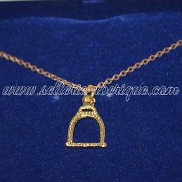 Pendant with chain "stirrup"