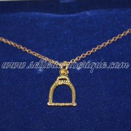 Pendentif avec chaîne "étrier"